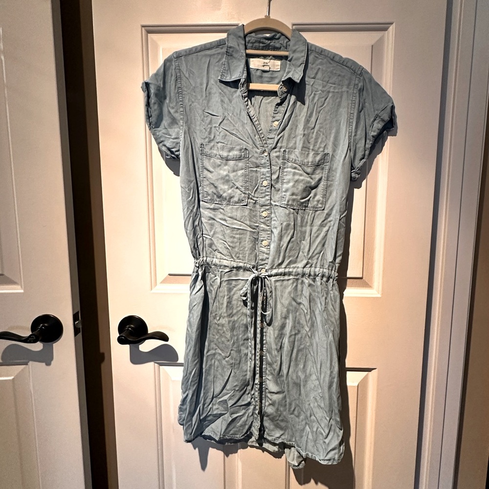 Thread Supply Women's Light Blue Casual Dress. Size MEDIUM